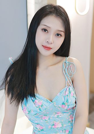 Date the member of your dreams: attractive Asian member Xiao qin from Chongqing