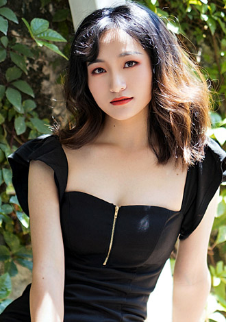 Date the member of your dreams: Shasha from Kunming, Asian member for romantic companionship